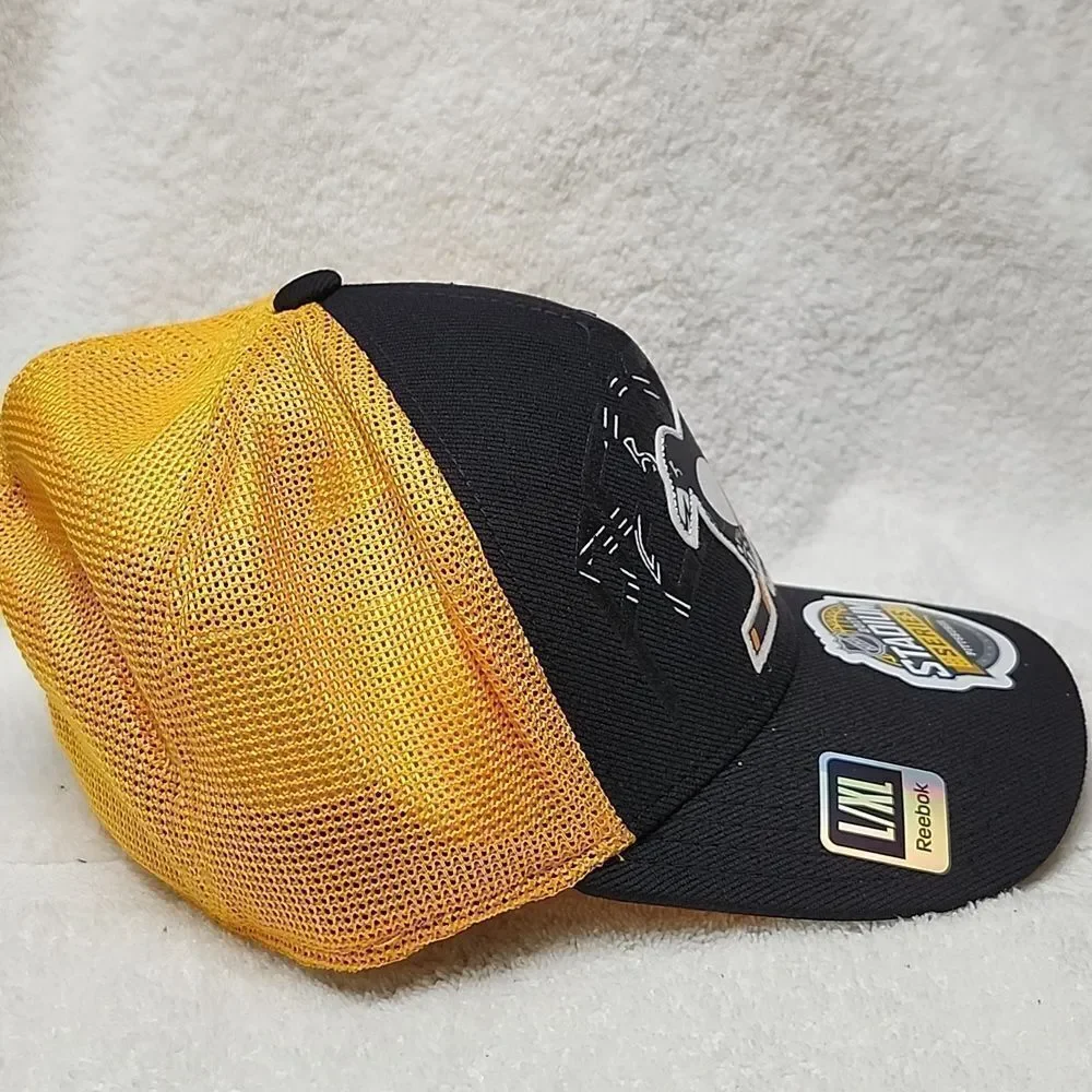 Reebok Pittsburgh Penguins 2017 Stadium Series Stretchfit Hat - New